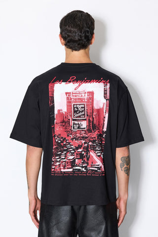 BANNER PRINTED TEE